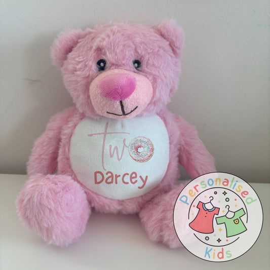 Celebrate their special day with this adorable personalised birthday teddy bear! Featuring a fun sprinkle donut design with your child’s age and name, this cuddly keepsake makes the perfect birthday gift, cake smash prop, or memory bear to treasure for years to come.